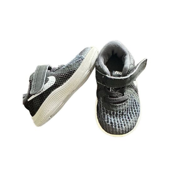 Nike toddler sneakers black slip on size 4c knit - Picture 1 of 8